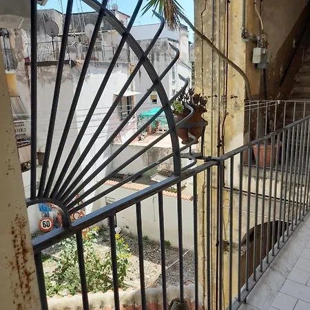 Rarisa Centro 3* نابولي