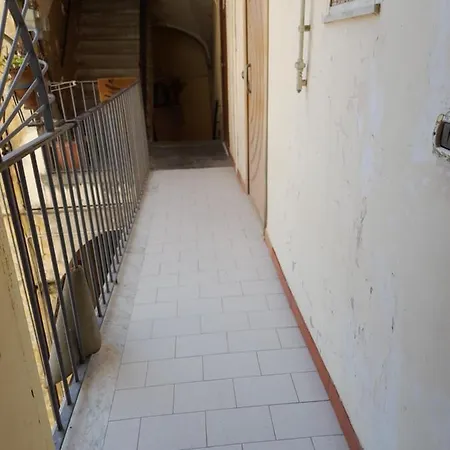 Rarisa Centro 3* نابولي
